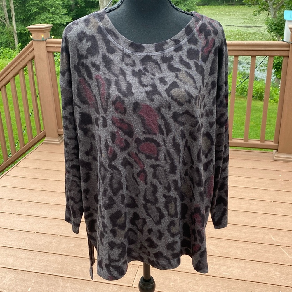 Nally and Millie grey/black print tunic. Size L/XL.